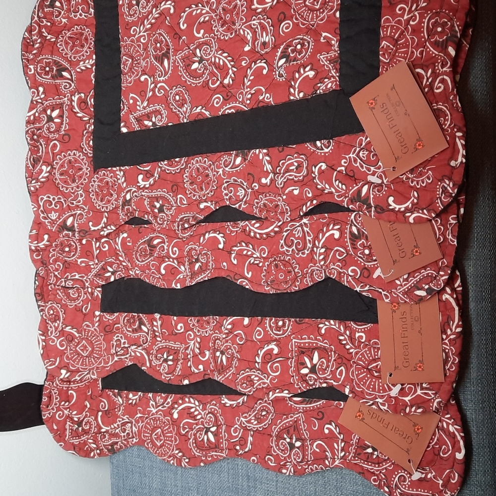 Set 4 Placemats Tablemat Quilted Cotton Black Red Reversible 15" Square Washable